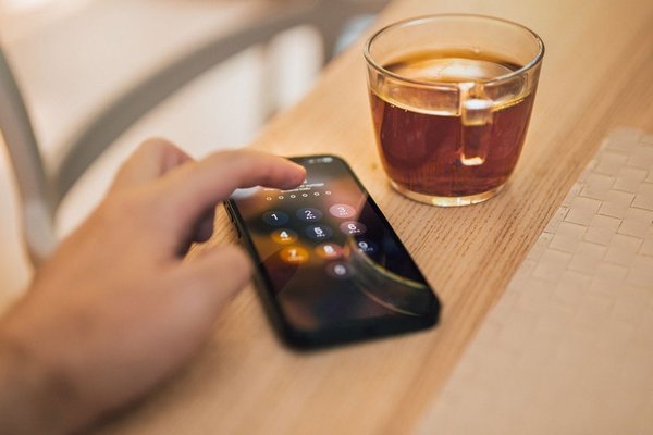 unlocked vs carrier phone